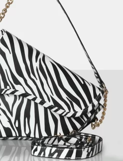 The Fox Zebra Saddle Shoulder Bag 5 The Fox Zebra Saddle Shoulder Bag -Chic Step Shop 00731 46e6f85a 4c48 4d29 a35e 1728f46f4036