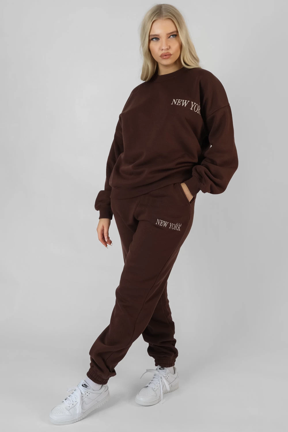 New York Oversized Sweatshirt Chocolate 5 New York Oversized Sweatshirt Chocolate - Image 5