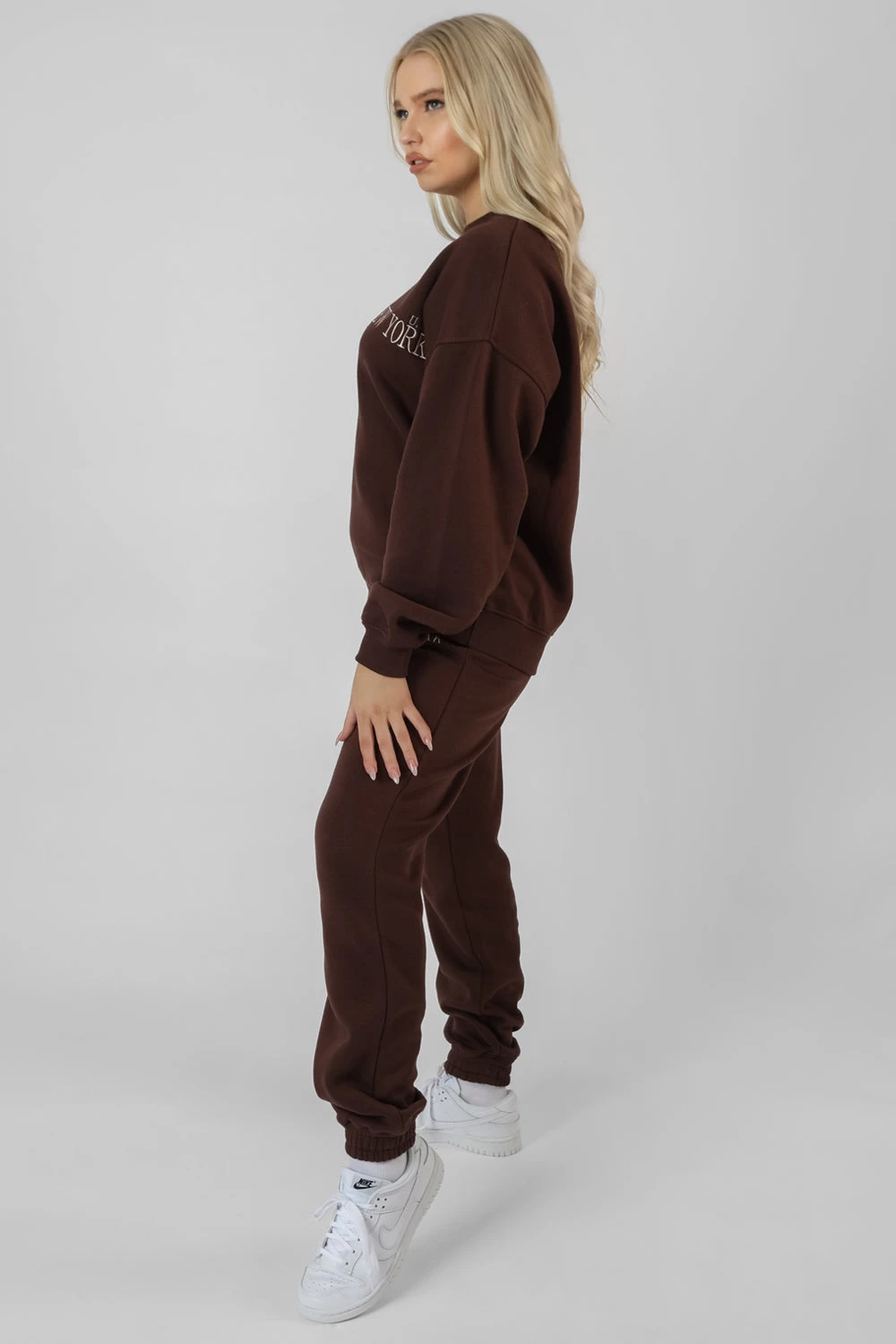 New York Oversized Sweatshirt Chocolate 7 New York Oversized Sweatshirt Chocolate - Image 7
