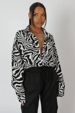 Psychedelic Printed Oversized Shirt Monochrome -Chic Step Shop 27.04 133 scaled