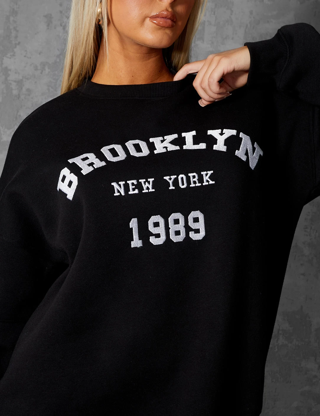 BROOKLYN SLOGAN OVERSIZED SWEATSHIRT BLACK 3 BROOKLYN SLOGAN OVERSIZED SWEATSHIRT BLACK - Image 3
